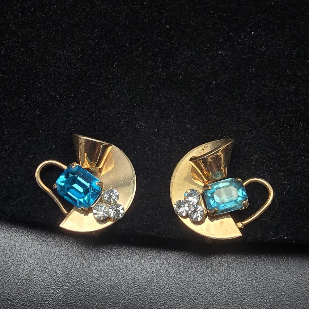 Blue Rhinestone Screw Back Earrings Gold Tone Crescent Moon Shape Vintage